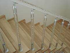 Акрилові перила PleksiGlass срібло з акриловим поручнем на дерев'яних сходах