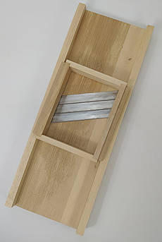 Велика ручна дерев'яна для шинкування капусти з трьома ножами деревина бук, розмір 65 см * 20.5см висота 4см.