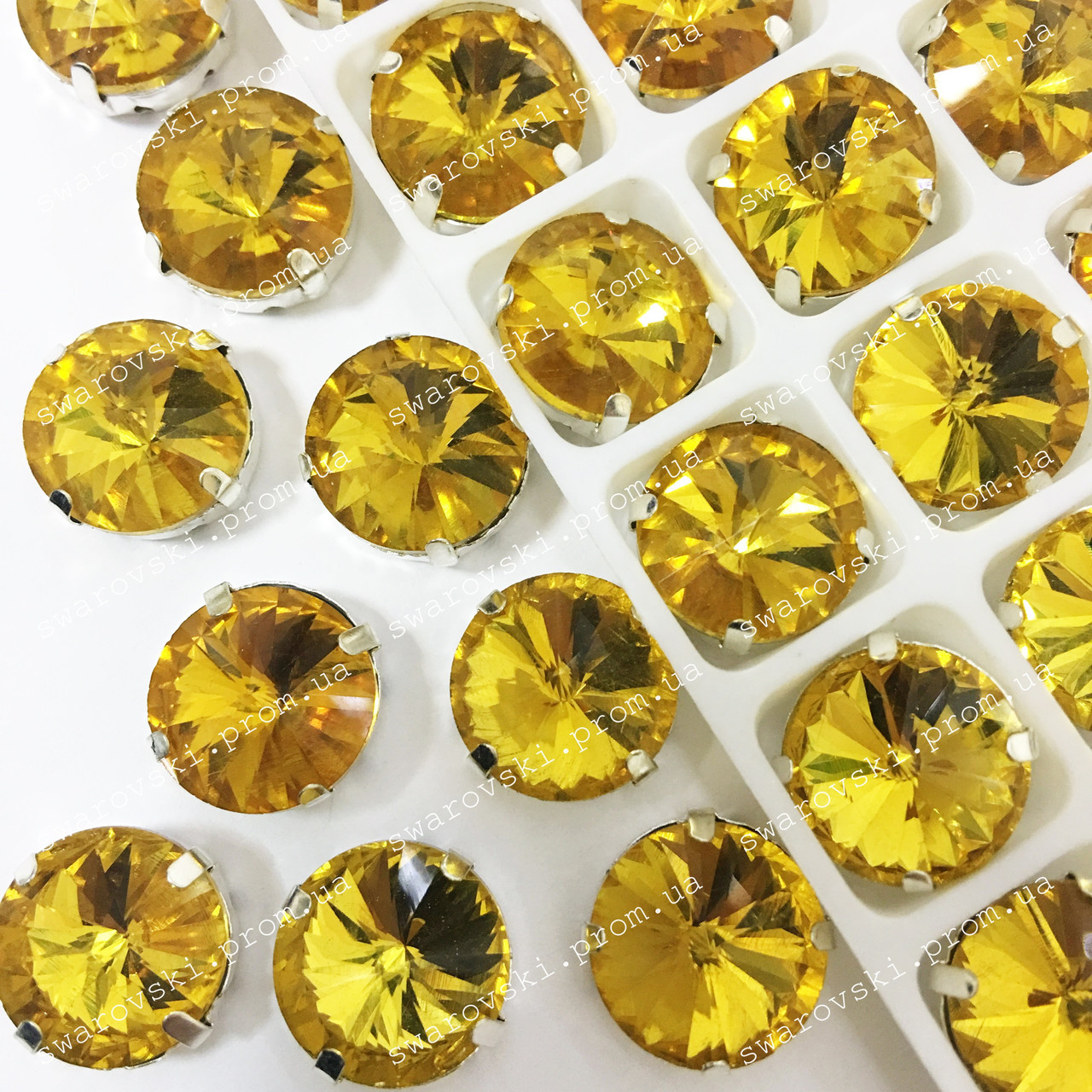 Стрази в цапах, 14 мм, колір Topaz