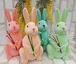 Великодній кролик з вербовими гілочками для прикраси стола на свято h 30 см, фото 6