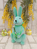 Великодній кролик з вербовими гілочками для прикраси стола на свято h 30 см, фото 2