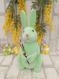 Великодній кролик з вербовими гілочками для прикраси стола на свято h 30 см, фото 9
