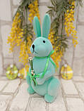 Великодній кролик з вербовими гілочками для прикраси стола на свято h 30 см, фото 3