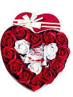 Букет цветов из декоративного мыла "Рафаэлло" в коробке сердце 15 роз и 4шт рафаэлло