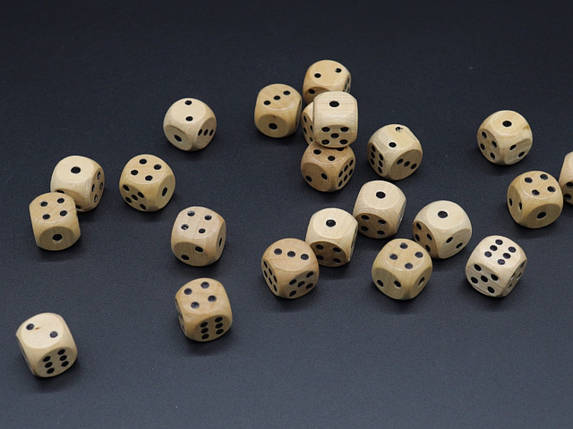 Кубики гральні з дерева для настільних ігор, з чорними крапками, висота 16 мм, закруглені кути, фото 2