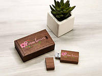 Свадебная деревянная USB флешка c надписью «Наше весілля» в подарочной коробочке , 16-32 Гб
