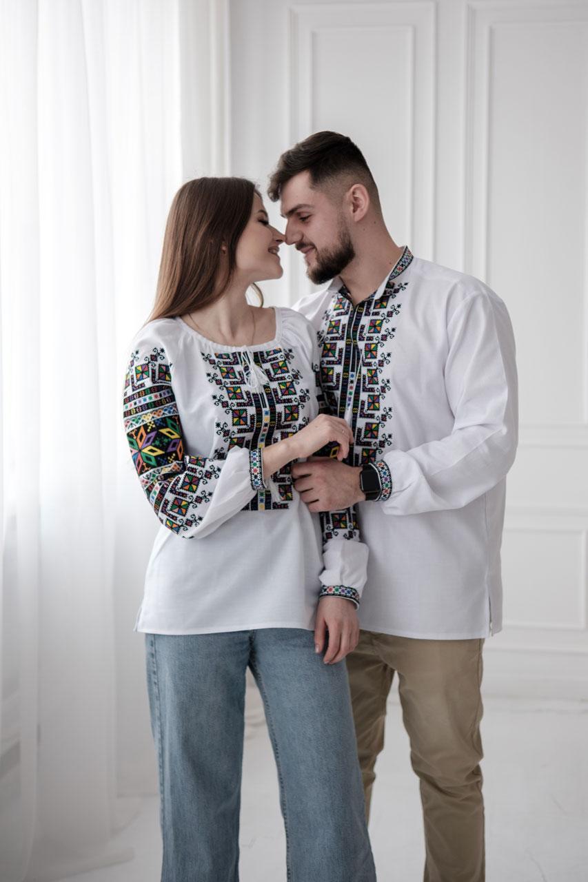 Сучасні вишиванки для пари білі з великим різнокольоровим візерунком святкові, тканина - домоткане полотно - фото 1 - id-p1598369240