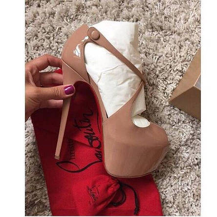 Жіночі бежеві лакові босоніжки на платформі Louboutin Exagona 16 см Лабутини туфлі для танців, фото 1