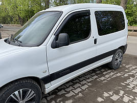 Дефлектори вікон (вітровики) Peugeot Partner / Citroen Berlingo 1997-2008 (HIC)