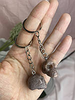 Брелок-оберег Череп из Клубничного кварца, Натуральный розовый камень для ключей и сумок, череп в подарок