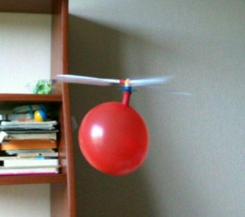 Дитяча іграшка надувна повітряна кулька-вертоліт із пропелером, фото 1