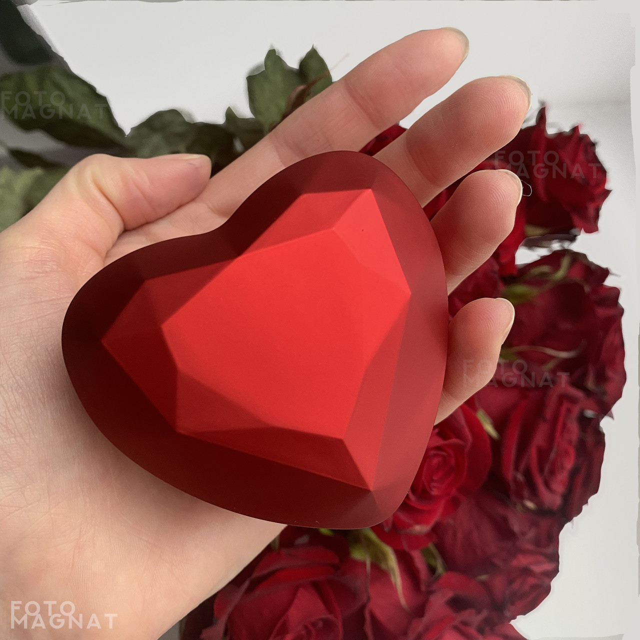 Коробочка для кольца с подсветкой Glow Heart - Футляр шкатулка в виде сердца для предложения или свадьбы - фото 1 - id-p1551071229