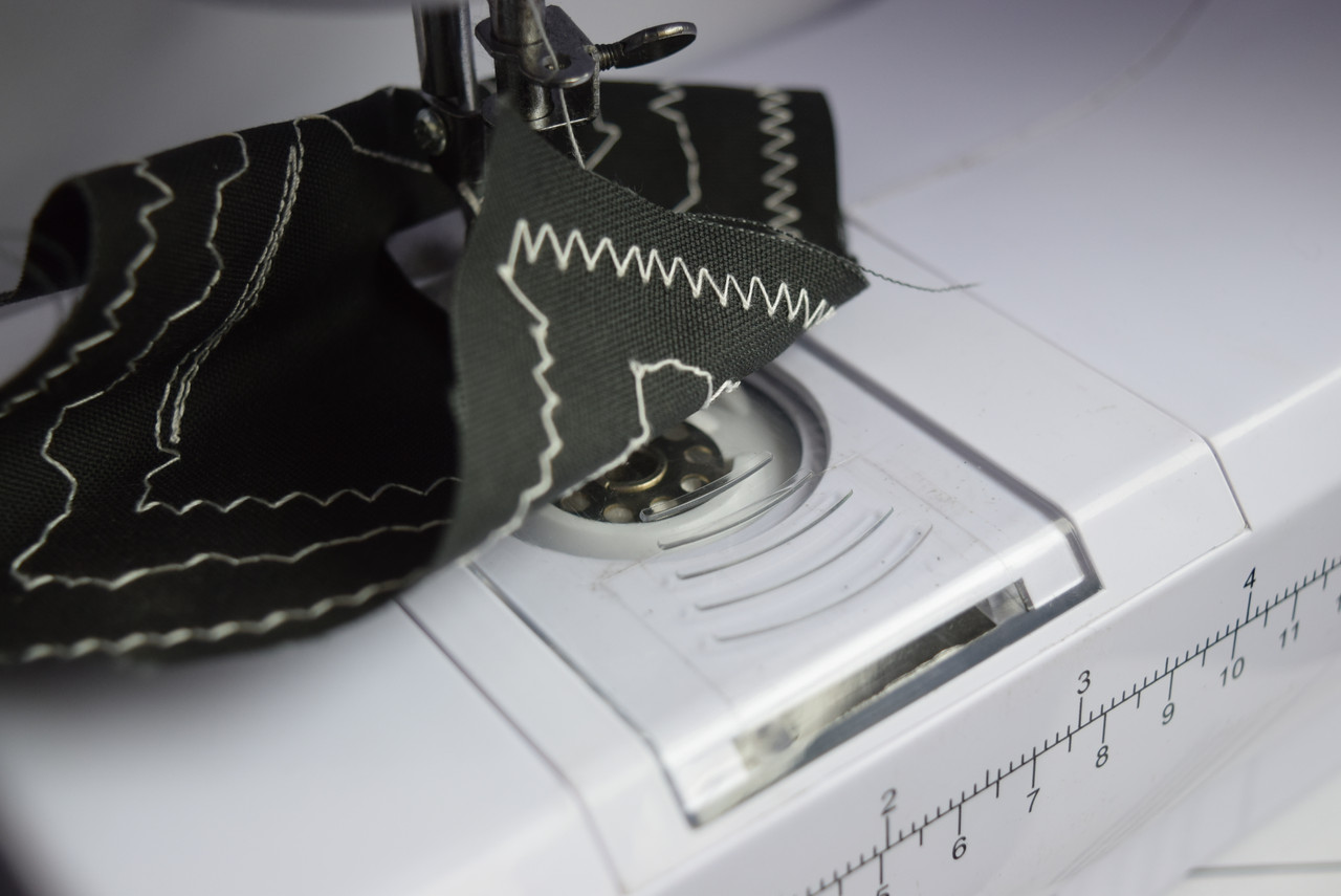 Маленькая швейная машинка FHSM-506 Tivax Бело-черная, швейная машинка мини | міні швейна машинка (ST) - фото 4 - id-p1600046293