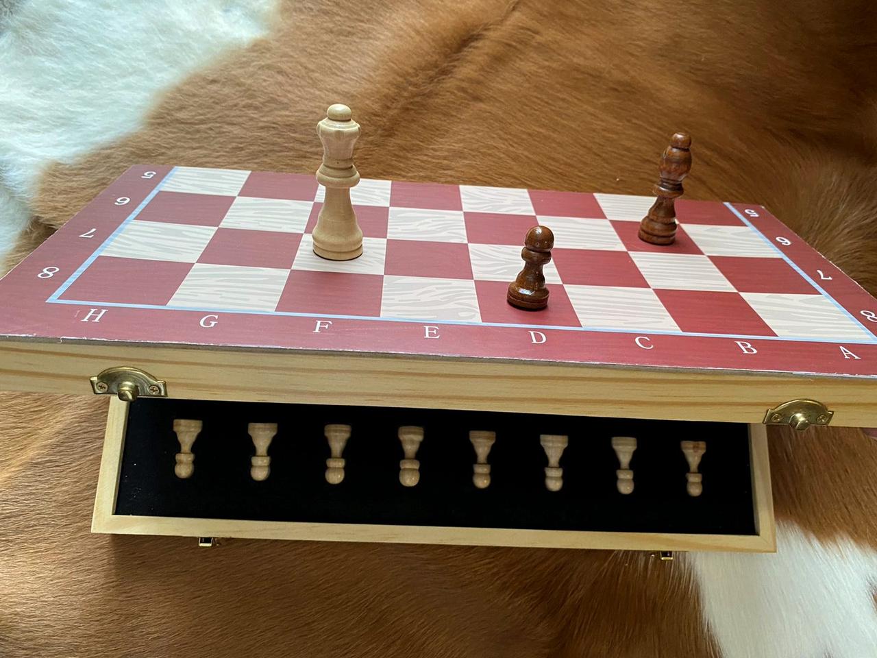 Шахи з дерева на магніті (40*40см).