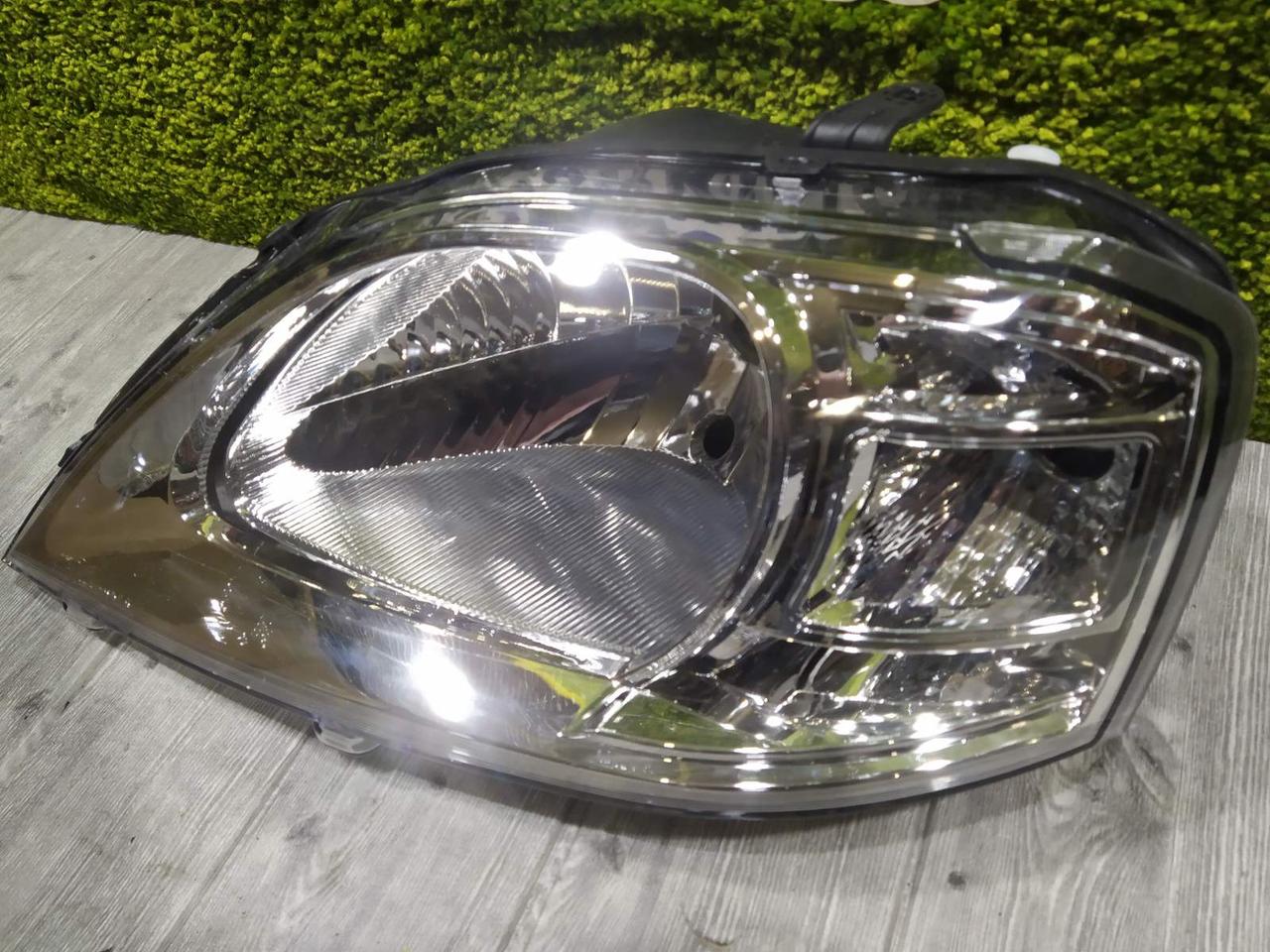 Фара ліва для Renault Logan / Dacia Logan 2009-2013 — TYC 6937661 041 0472 R3C, фото 1