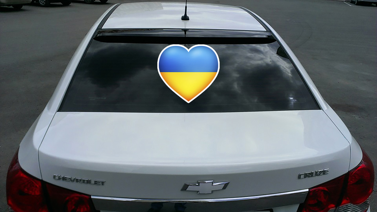 Наклейка на автомобіль «Сердечко України» з оракалу