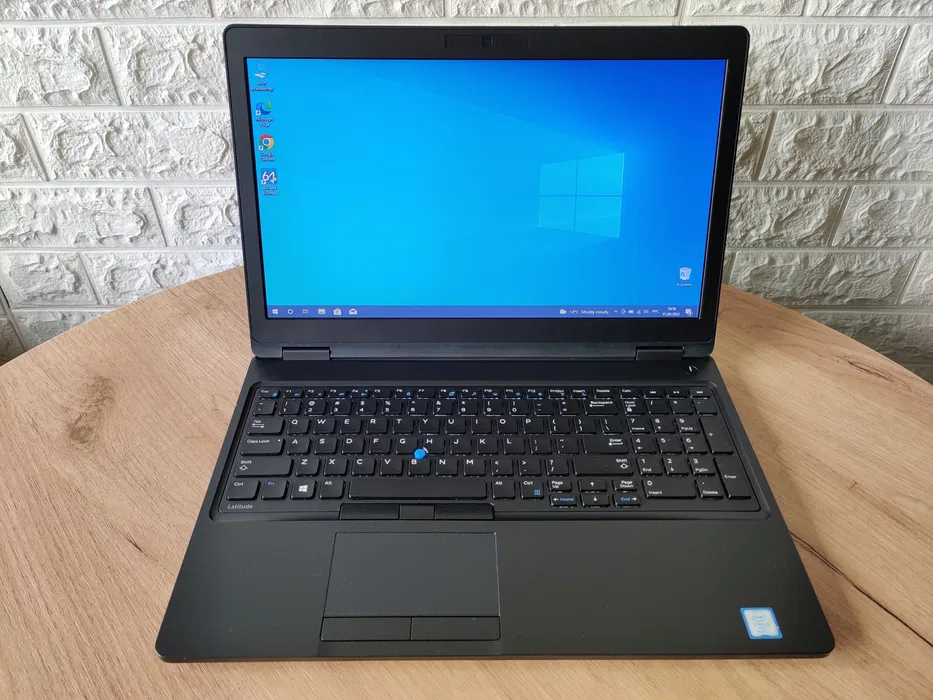 Ноутбук DELL Latitude E5580/15.6 HD/i5 7300U/8Gb/SSD256Gb/Intel HD 620