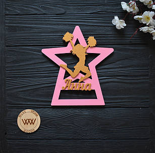 Іменна міні вішалка для медалей з дерева, медальниця черлідінг, подарунок дівчинці. (будь-який вид спорту)