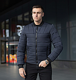 Модний чоловічий темно-синій бомбер, Куртка чоловіча коротка повсякденна непромокальна без капюшона, фото 2