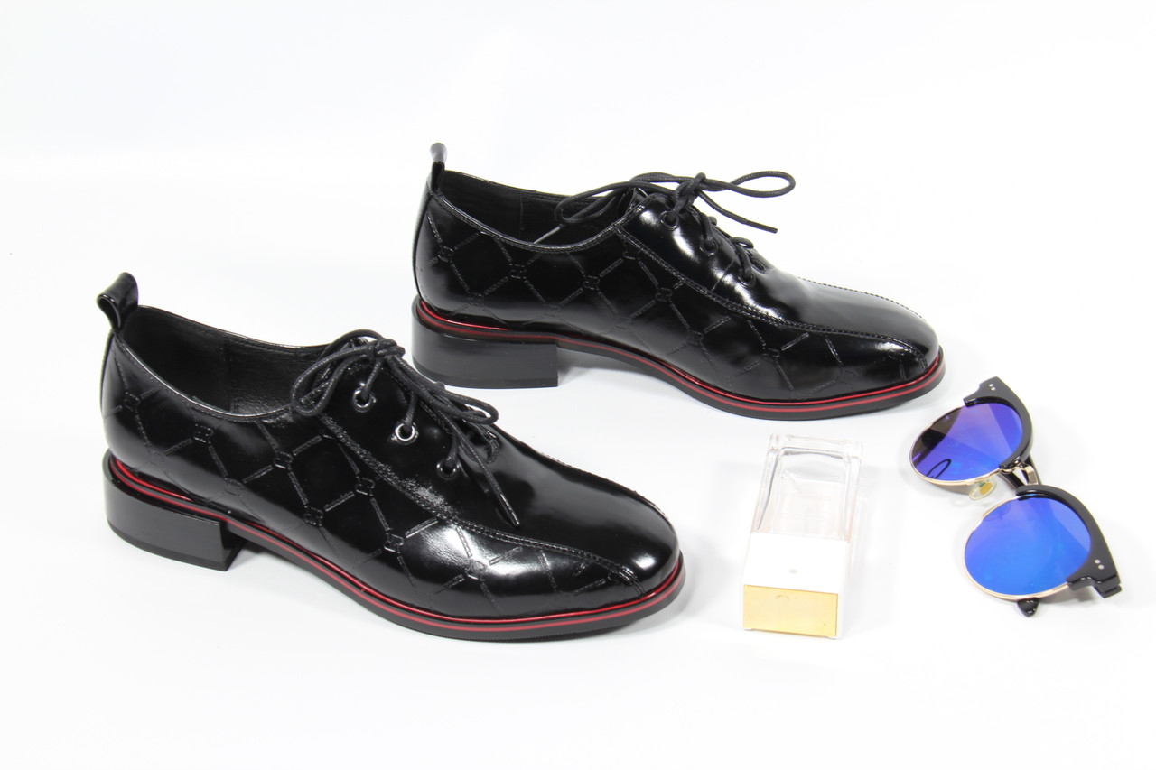 Туфлі жіночі My Classic XK139-459-026A чорні лакові на шнурках