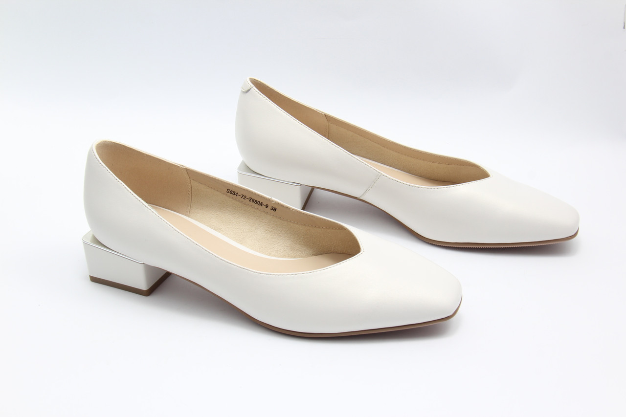 Туфлі жіночі Lady Marcia S684-72-Y680A-9 білі на низькому підборі