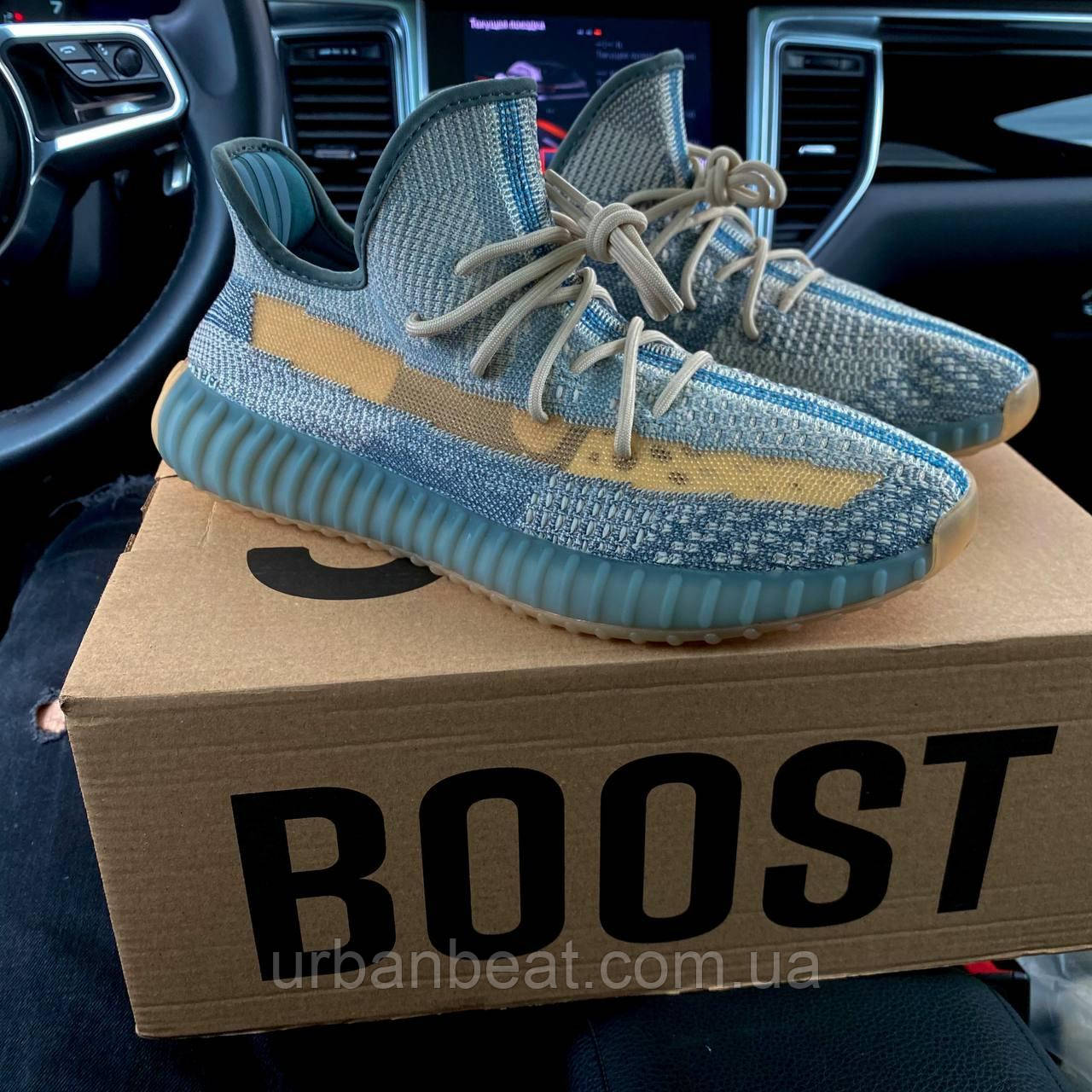 Жіночі кросівки Adidas Yeezy Boost 350 V2 Israfil