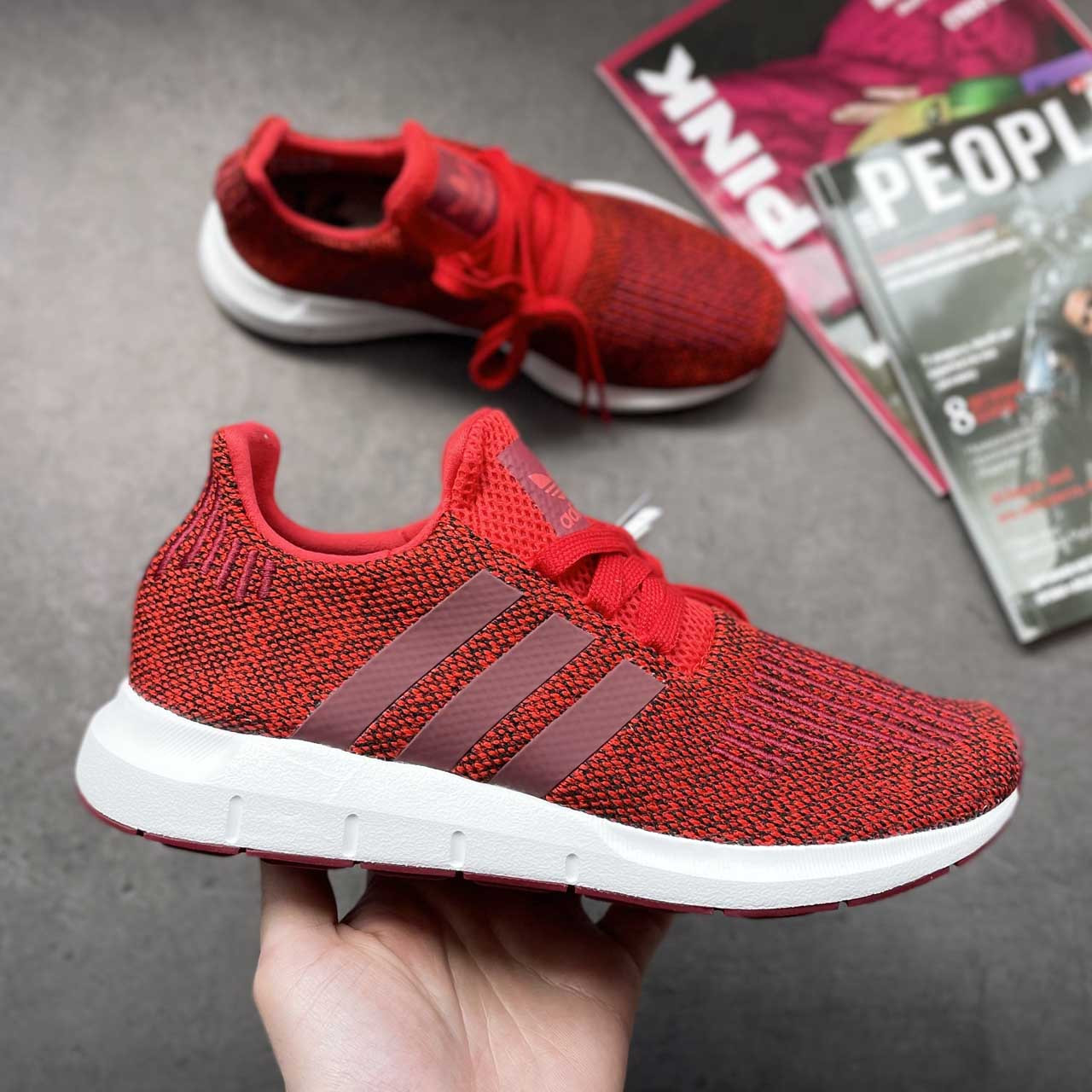 Жіночі кросівки Adidas Swift Run р 36