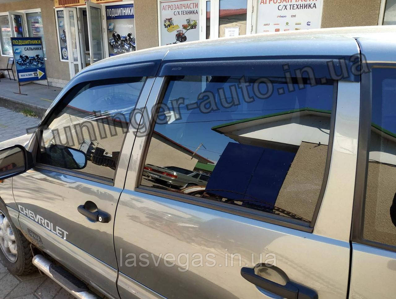 Вітровики, дефлектори вікон Chevrolet Niva 2002- (ANV)