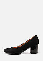 Женские классические туфли черного цвета из натуральной замши на среднем каблуке