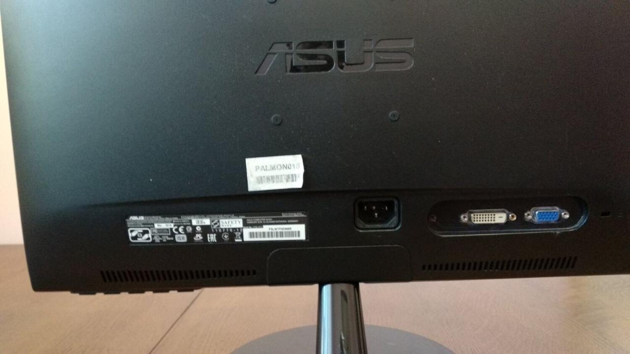 Монитор ASUS VS197N / 18.5" (1366x768) TN+Film / VGA, DVI / VESA 75x75 - фото 4 - id-p1602457177