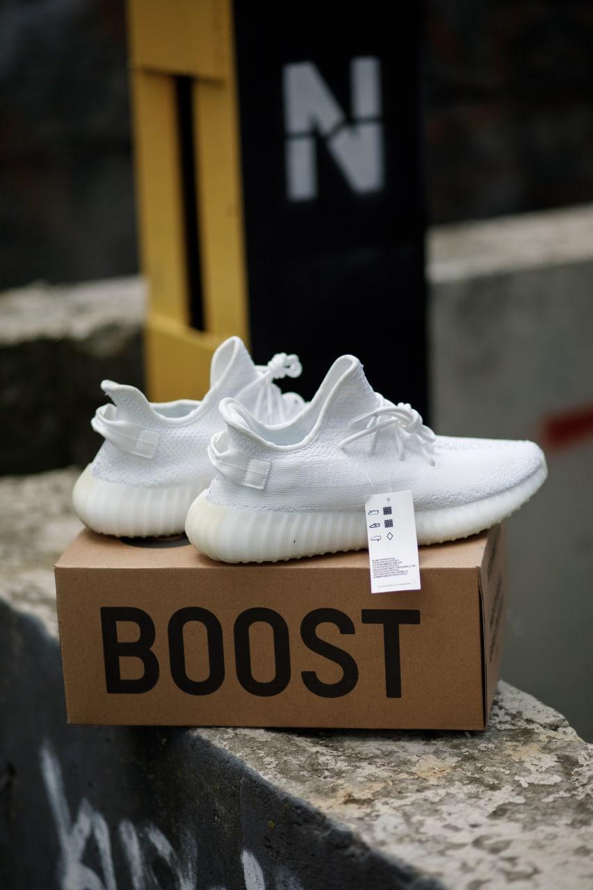 Кросівки Adidas Yeezy Boost 350 triple white білі літні жіночі легкі адідас і буст сітка, фото 1