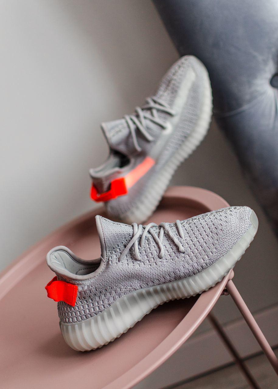 Кросівки Adidas Yeezy Boost 350 V2 Tail Light літні жіночі сірі з жовтогарячим адідас ізі буст сітка, фото 1