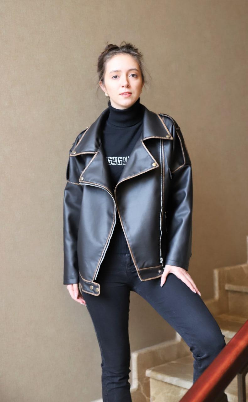 Жіноча курточка-косуха шкірянка видовжена Код ІР2091