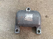 151.31.111 Кришка ресори Т-150 передня