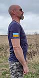 Чоловіча сіра футболка з прапором та гербом України, фото 2