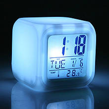 Часы настольные хамелеон с термометром будильник ночник белые