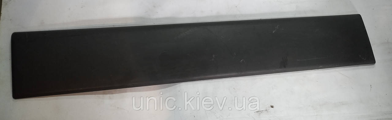 Накладка (молдінг) двері правий Рено Трафік 2 б/в, фото 1