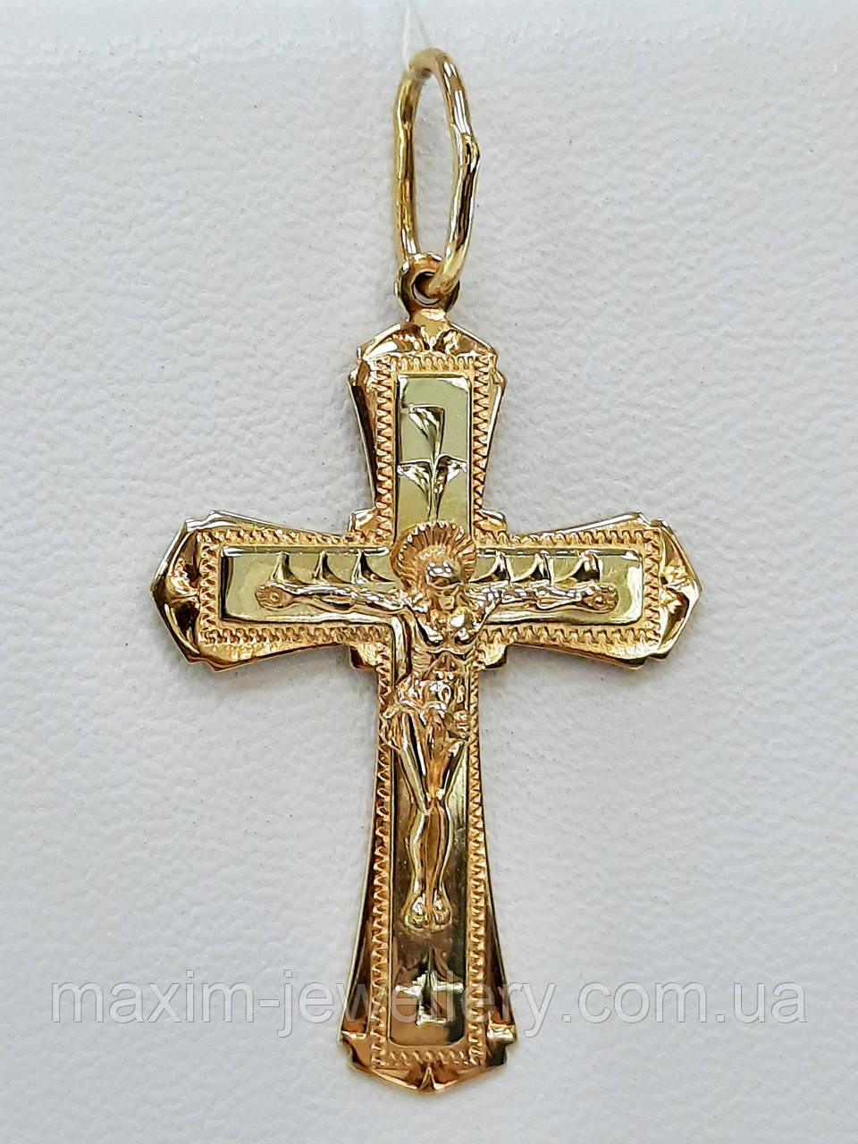 Хрест з розп'яттям в червоному золоті