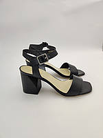 Стильні шкіряні жіночі босоніжки чорні класичні 40 на каблуку женские босоножки на каблуке Monroe