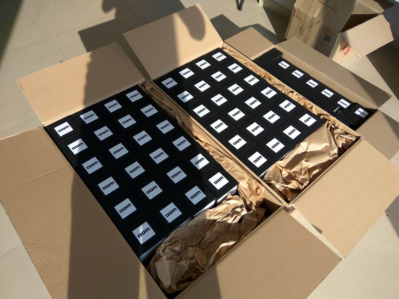 Чорні коробки для годинника