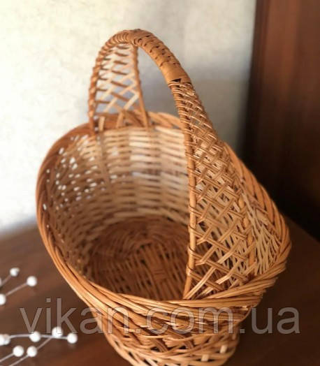 Кошик плетений з лози (40*32).з ажурноюю ручкою