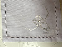 Белая вышитая салфетка на панаме с вышивкой 30*30 см