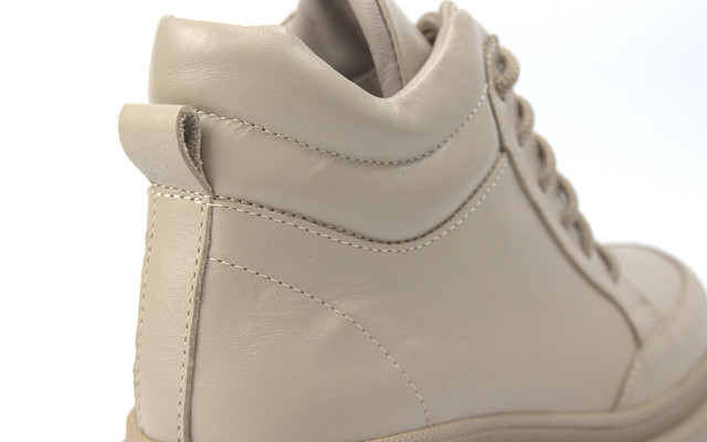 Ботинки бежевые кожаные на байке Женская обувь больших размеров 40-44 COSMO Shoes New Gerda Beige BS