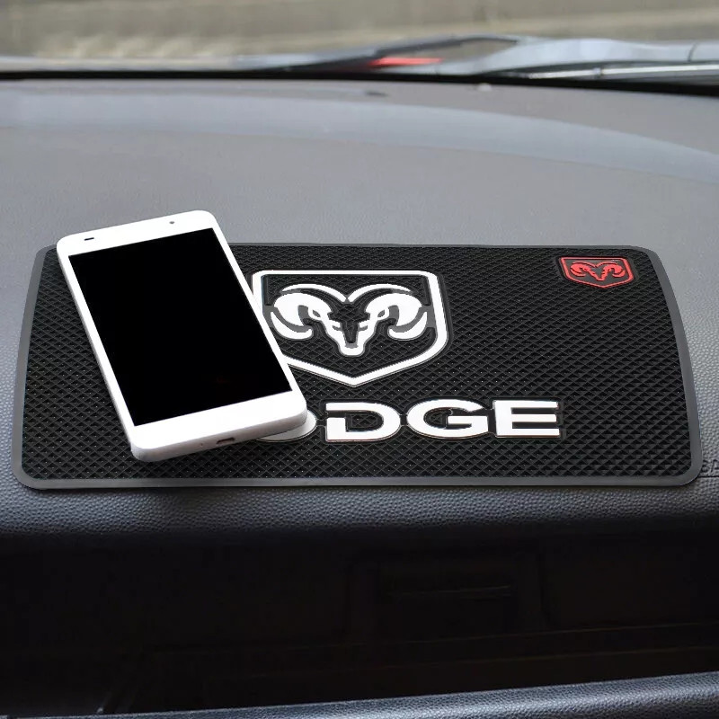 Антиковзкий килимок на панель авто Dodge (Додж), фото 1