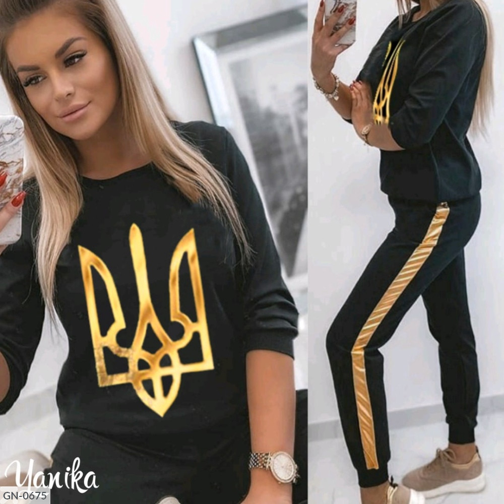 Прогульний жіночий костюм герб України