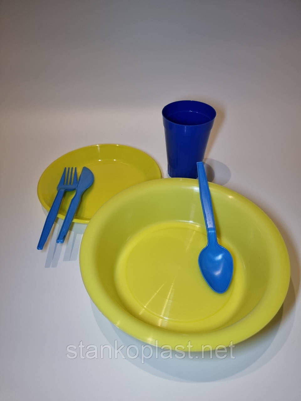 Посуд пластиковий. Миски, тарілки , стакани, вилки, ложки, ножі. - фото 2 - id-p1605584523