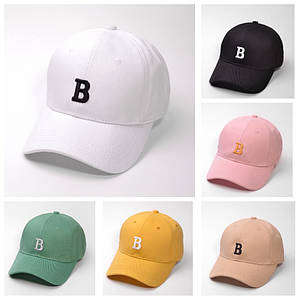 Базова бейсболка у мінімалістичному стилі