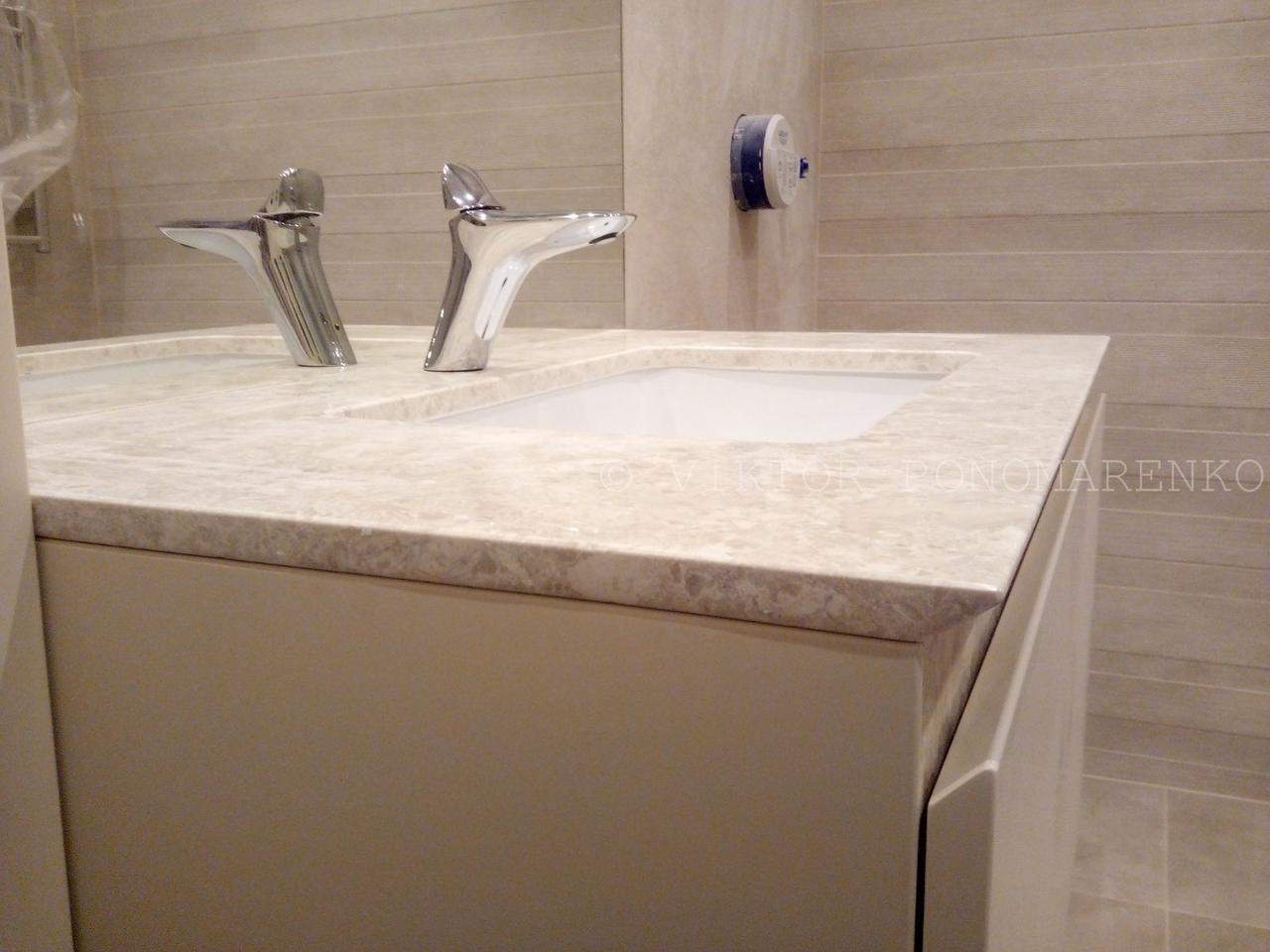 Столешница для ванной из камня мрамора Desert Oasis, мраморные столешницы в ванную под раковину - фото 5 - id-p1149111765