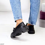 Трендовые черные кожаные женские туфли лоферы натуральная кожа декор цепь (обувь женская), фото 4