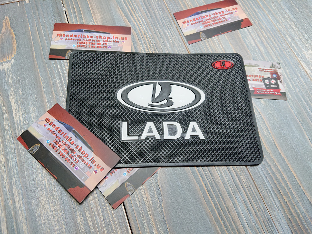 Антиковзаючий килимок на панель авто Lada (Лада)